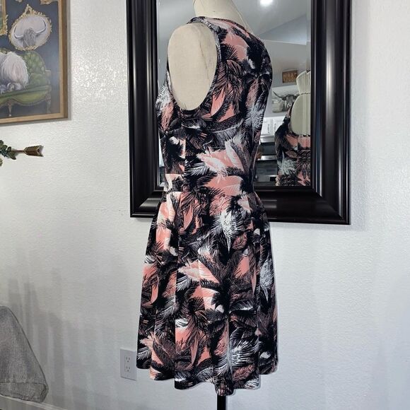 Sorad Women's Stunning Belly Cut out Dress Palm Leaves| Size L - Picture 8 of 13